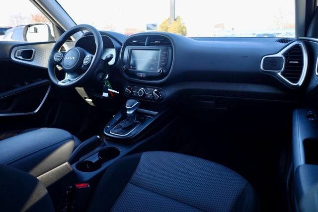 Used 2025 Kia Soul LX image 34