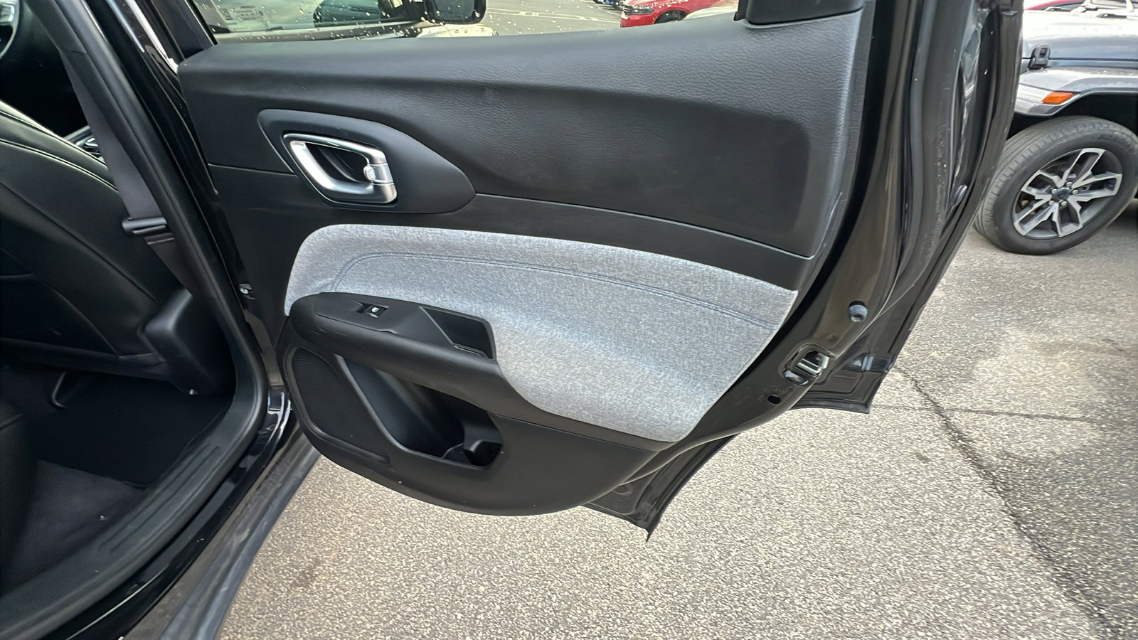 Used 2024 Jeep Compass Latitude image 20