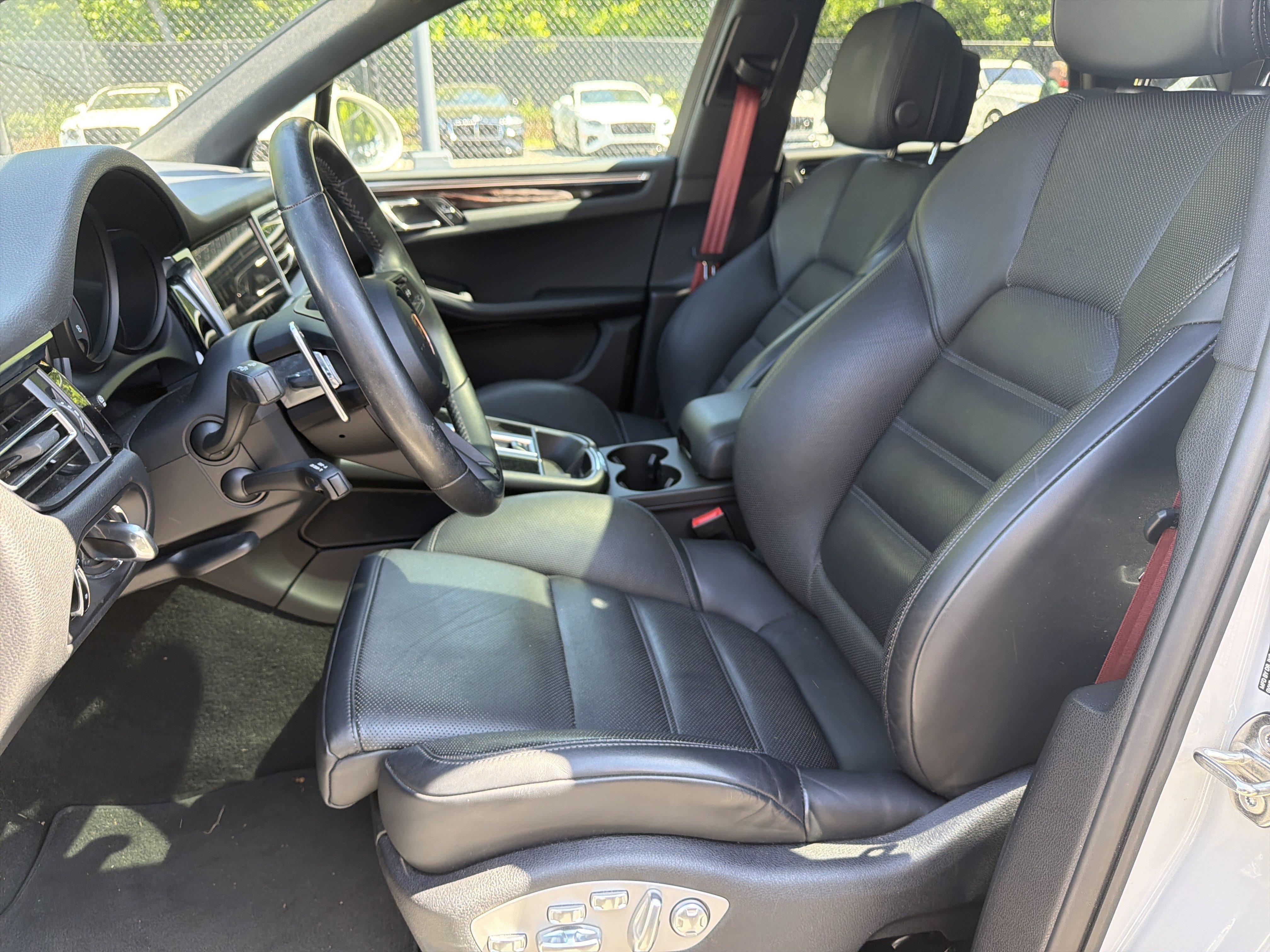 Used 2023 Porsche Macan S AWD/4WD image 15