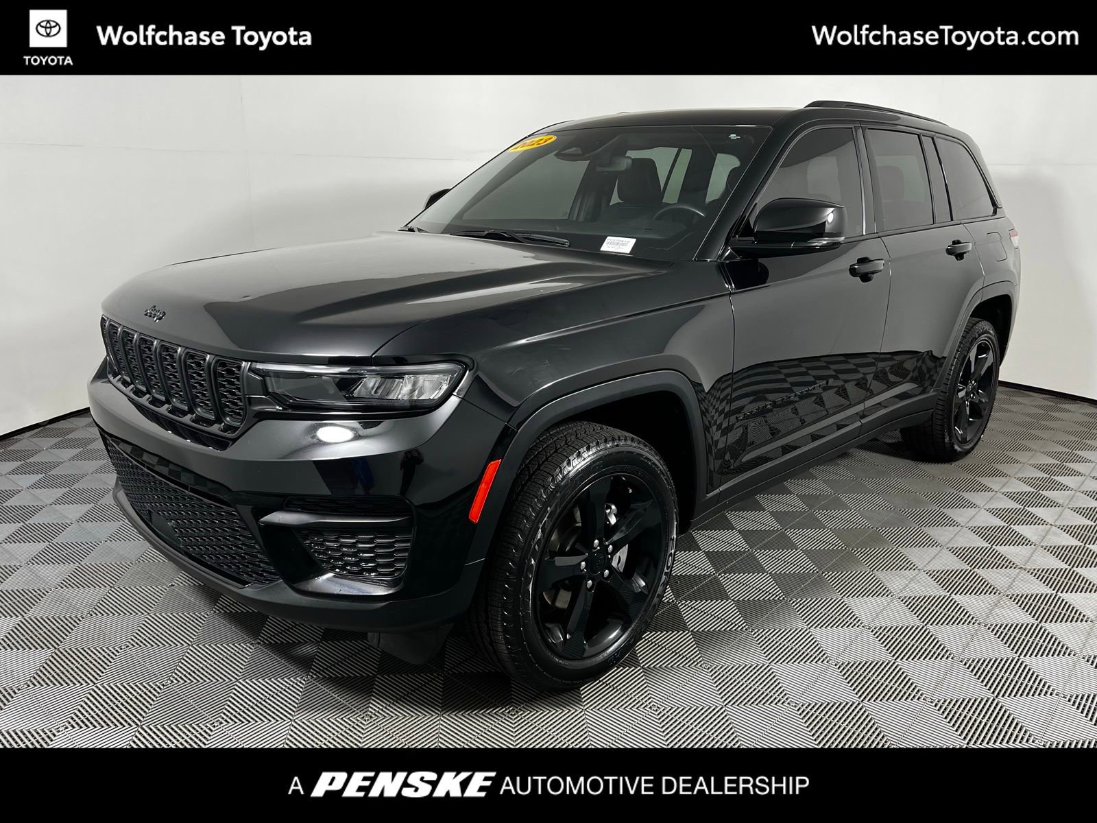 Used 2023 Jeep Grand Cherokee Altitude image 1