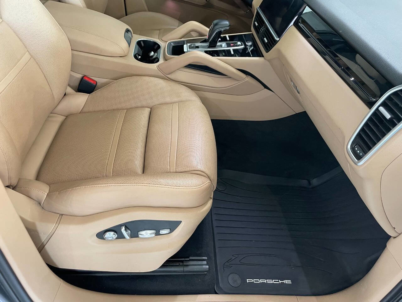 Used 2019 Porsche Cayenne image 31