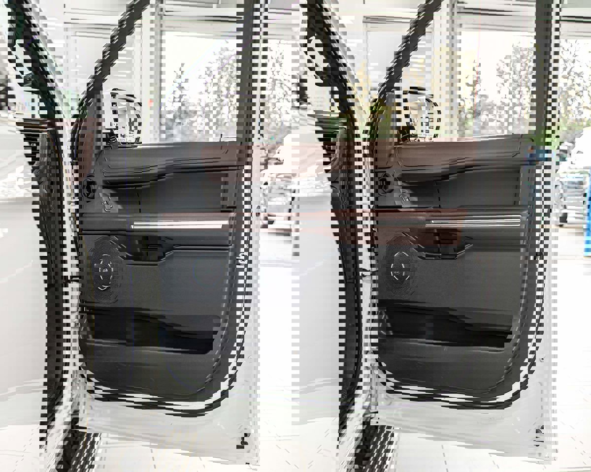 Used 2024 Ford Expedition Limited AWD/4WD image 44