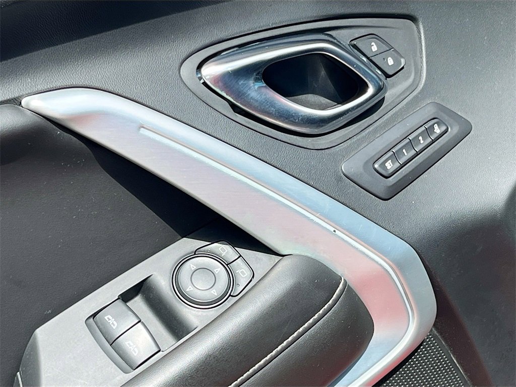 Used 2018 Chevrolet Camaro SS image 17