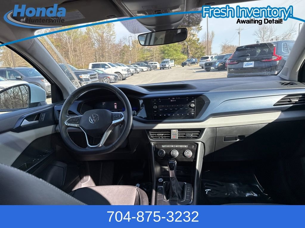 Used 2023 Volkswagen Taos SE w/ Panoramic Sunroof Package image 13