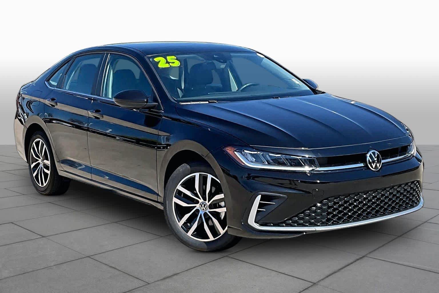 Used 2025 Volkswagen Jetta SE FWD image 2