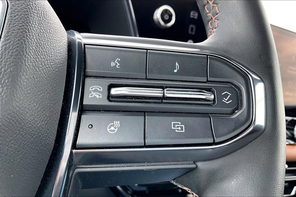 Used 2023 GMC Canyon AT4 w/ AT4 Premium Package AWD/4WD image 17