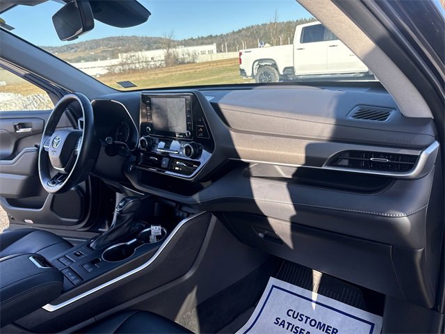 Used 2021 Toyota Highlander XLE image 30