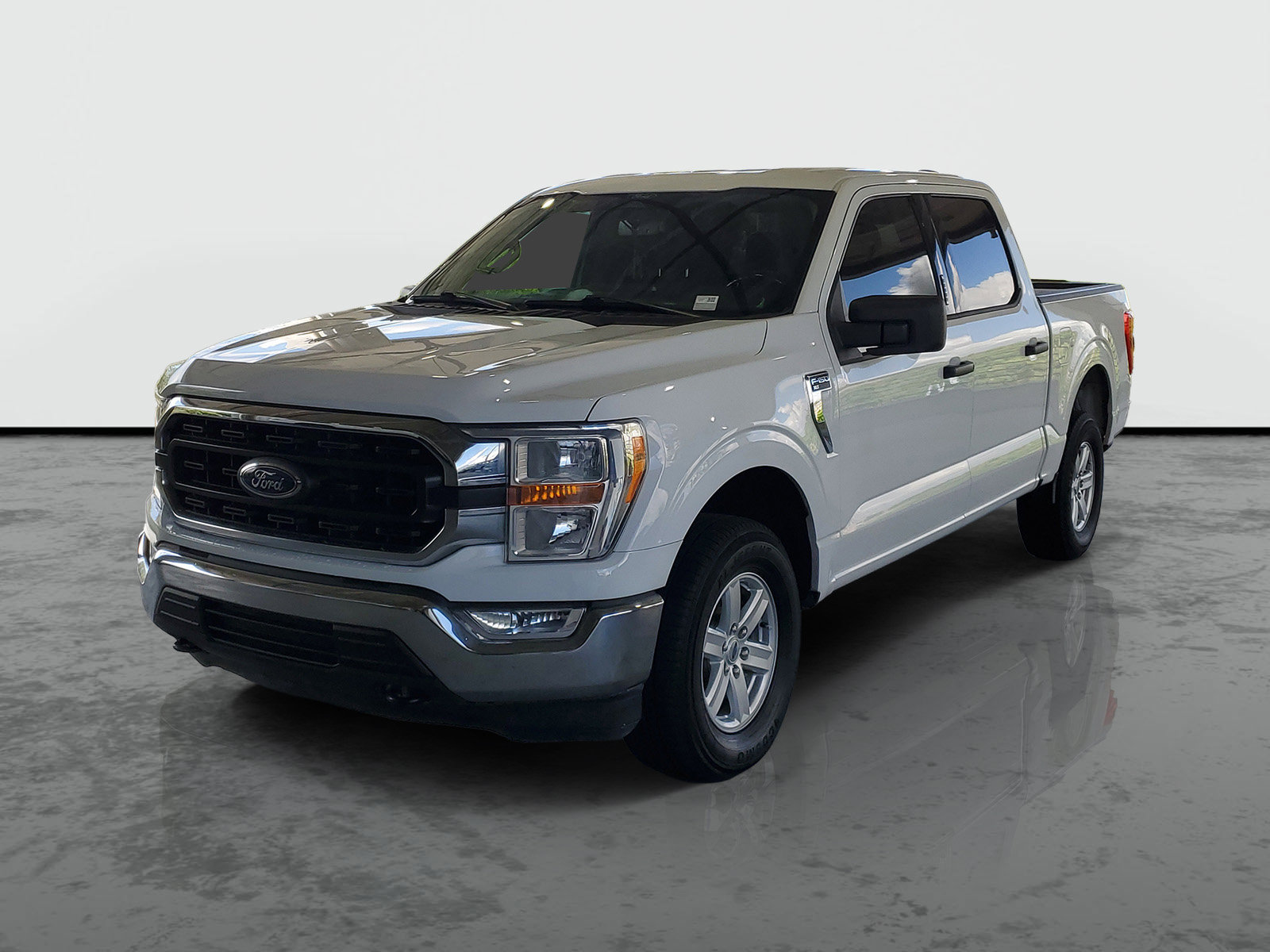 Used 2022 Ford F150 XLT w/ Equipment Group 301A Mid AWD/4WD image 4