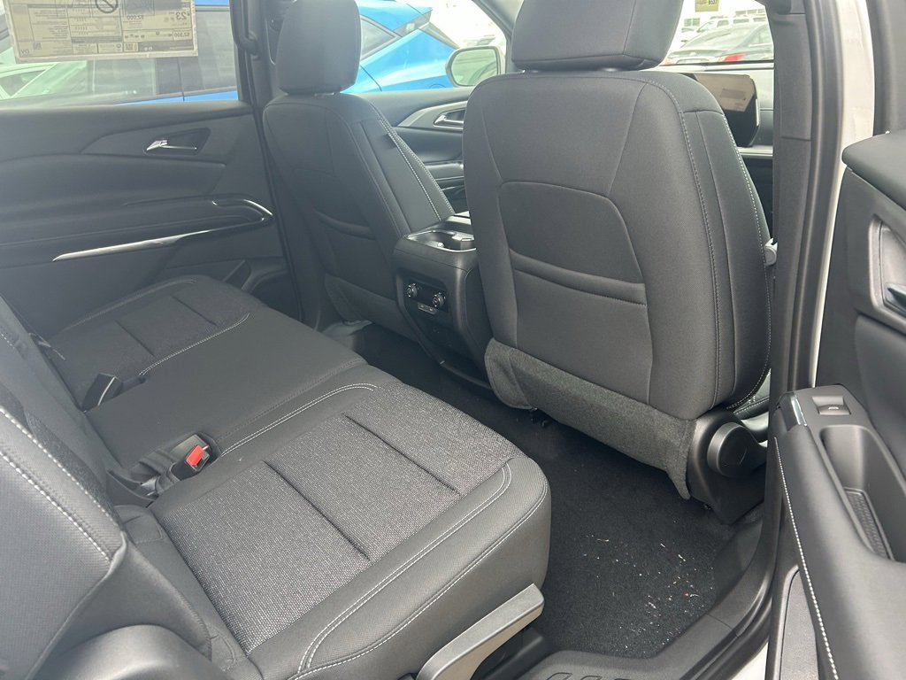 Used 2025 Chevrolet Traverse LT image 12