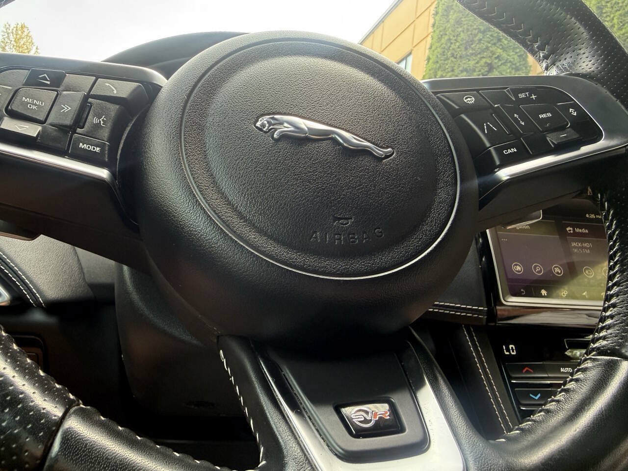 Used 2019 Jaguar F-PACE SVR AWD/4WD image 33