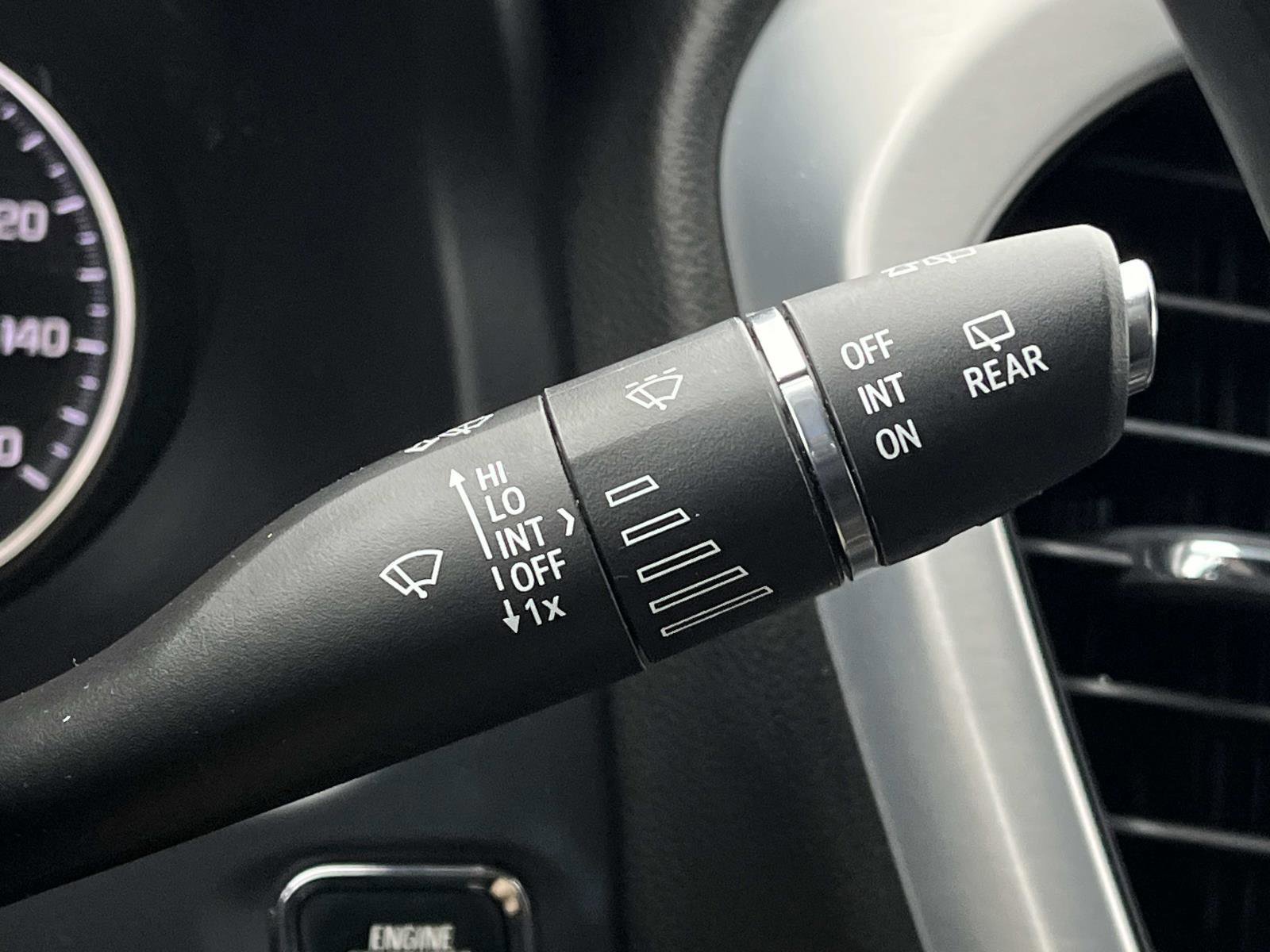 Used 2023 GMC Acadia SLE image 8