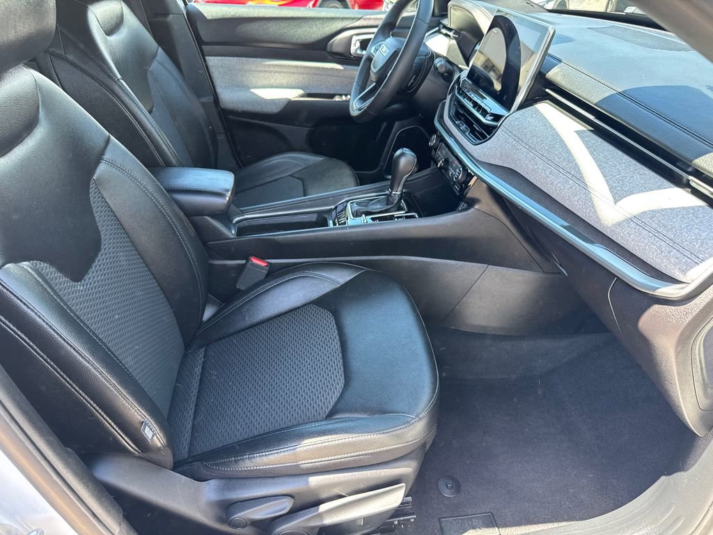 Used 2024 Jeep Compass Latitude AWD/4WD image 15