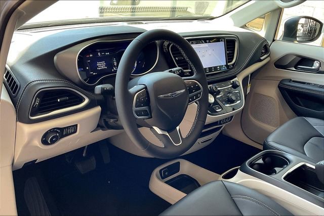 New 2023 Chrysler Pacifica Touring-L image 6