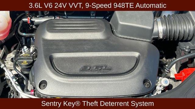Used 2025 Chrysler Pacifica Select FWD image 3