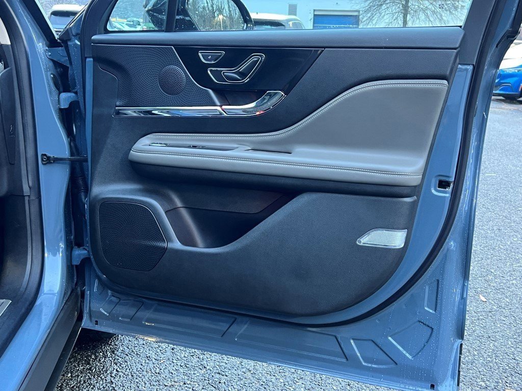 Certified 2024 Lincoln Corsair Reserve w/ Equipment Group 201A image 9