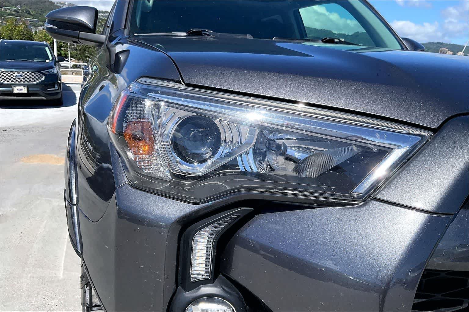 Used 2021 Toyota 4Runner SR5 Premium w/ Moonroof Package AWD/4WD image 31