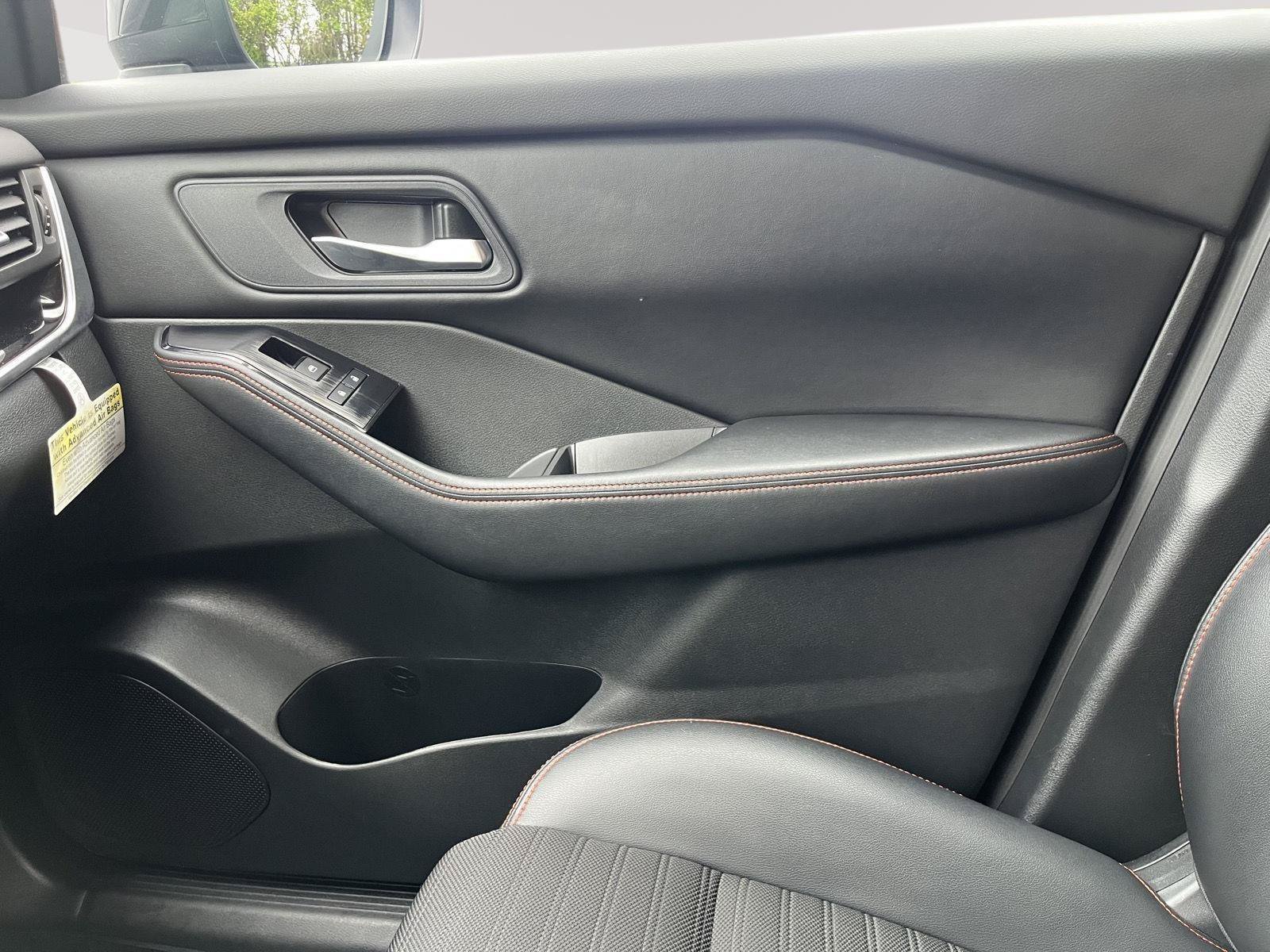 Certified 2025 Nissan Rogue SV AWD/4WD image 23