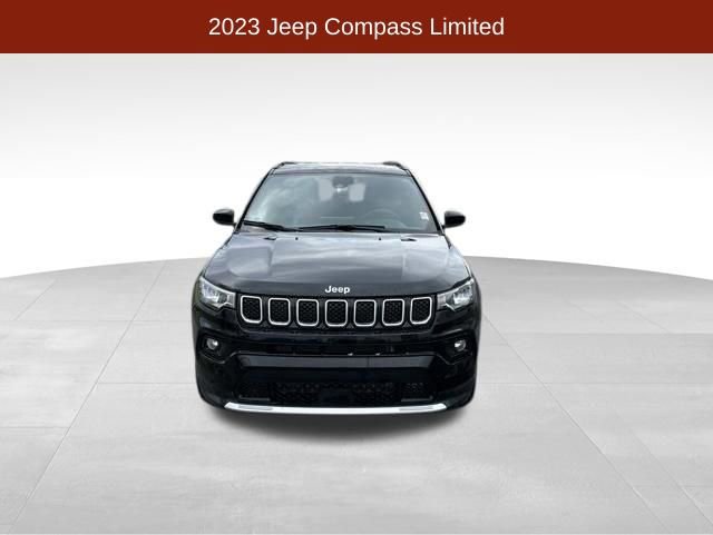 Used 2023 Jeep Compass Limited w/ Elite Group AWD/4WD image 2