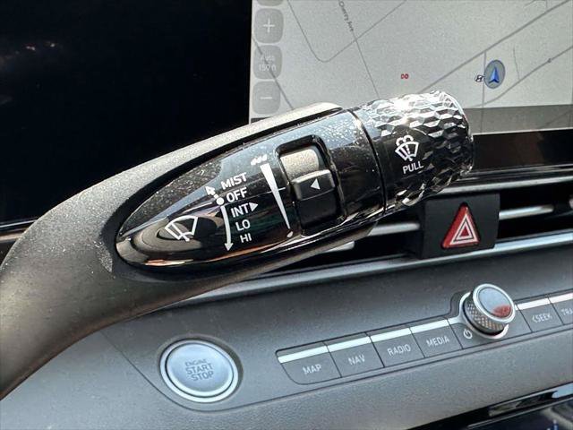 Certified 2025 Hyundai Elantra SEL FWD image 34
