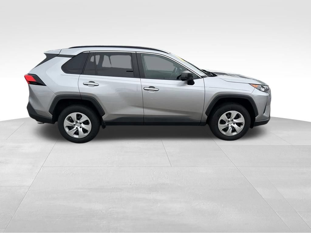 Used 2020 Toyota RAV4 LE FWD image 7