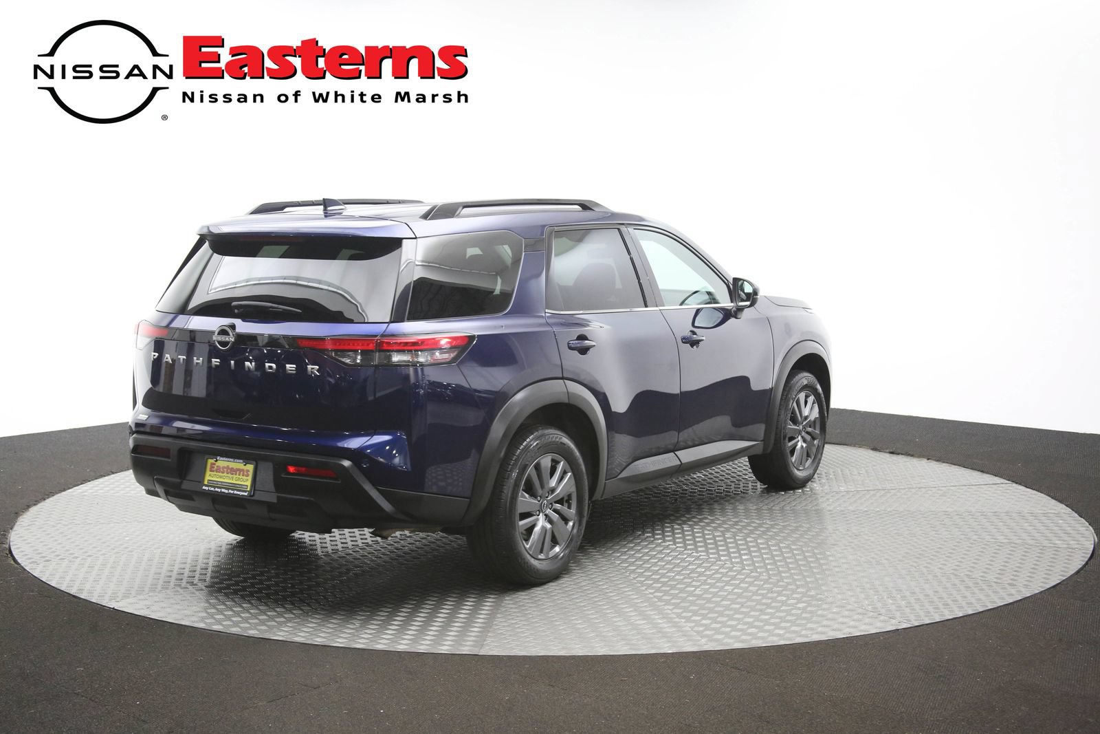 Used 2025 Nissan Pathfinder SV FWD image 39