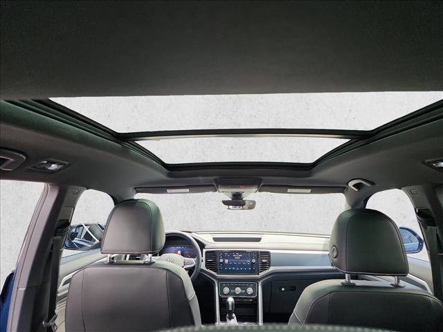Used 2022 Volkswagen Atlas Cross Sport SEL R-Line AWD/4WD image 19