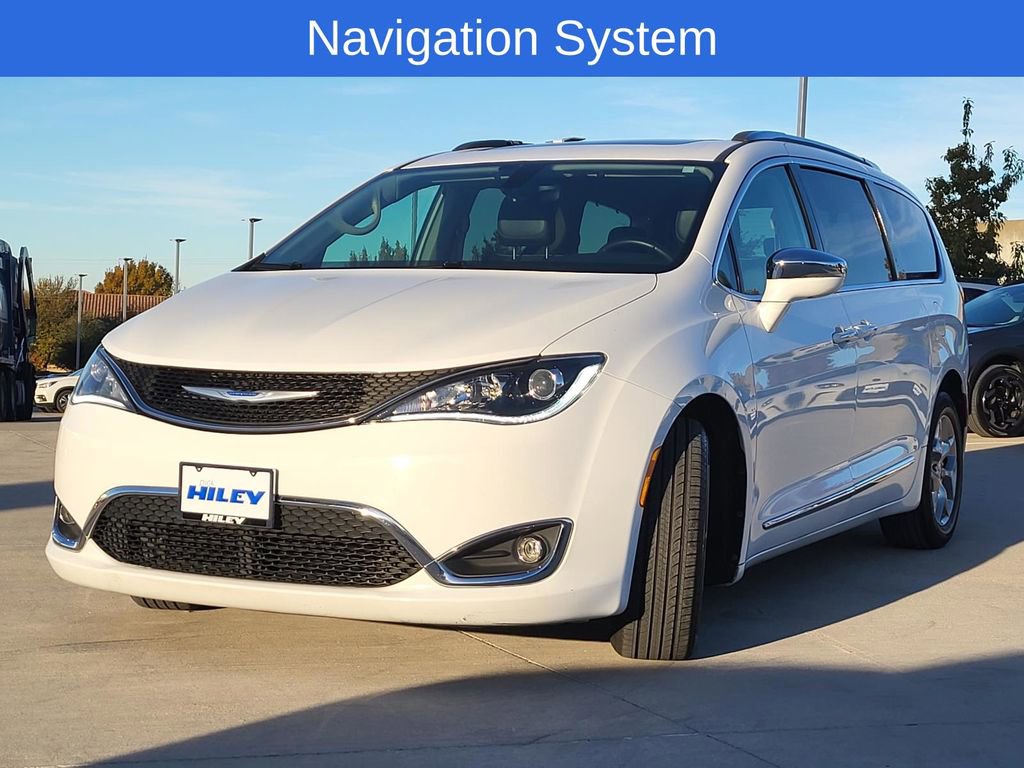 Used 2018 Chrysler Pacifica Limited image 2