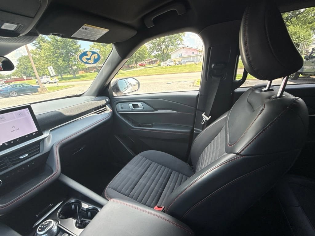 Used 2025 Ford Explorer ST-Line AWD/4WD image 19