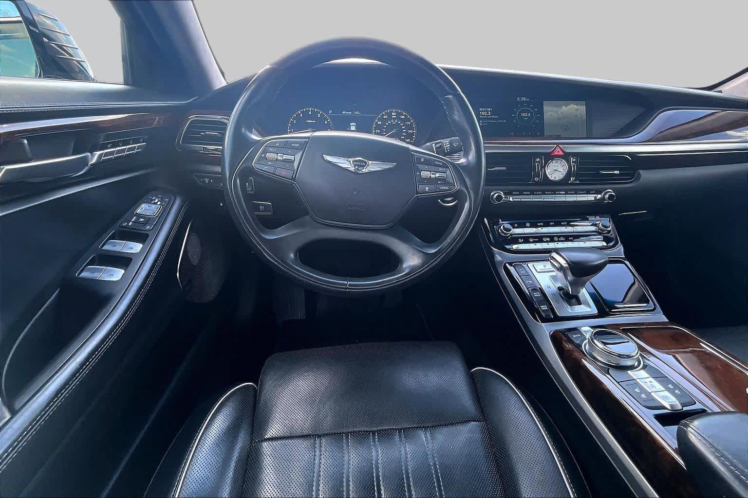 Used 2018 Genesis G90 3.3T Premium RWD image 6