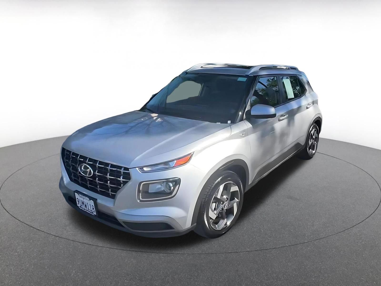 Used 2025 Hyundai Venue SEL image 7