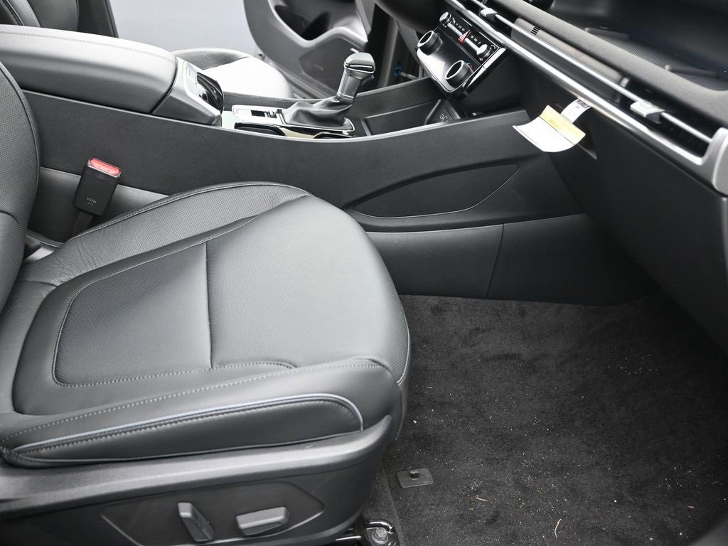 Certified 2025 Hyundai Santa Cruz Limited image 13