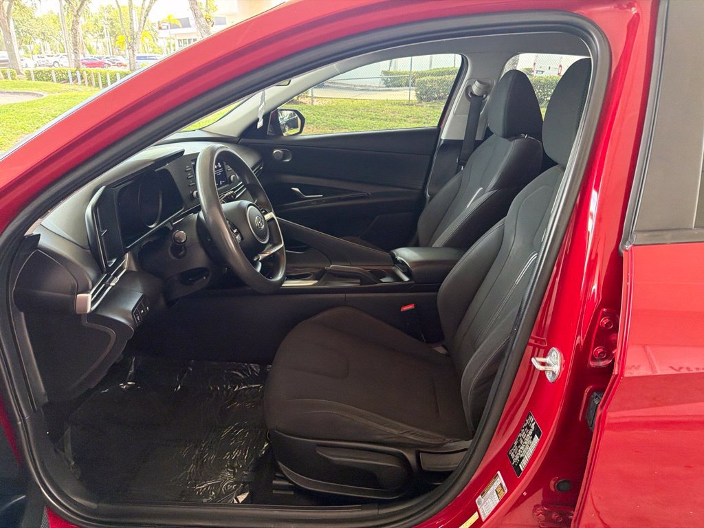 Used 2022 Hyundai Elantra SEL w/ Cargo Package FWD image 6