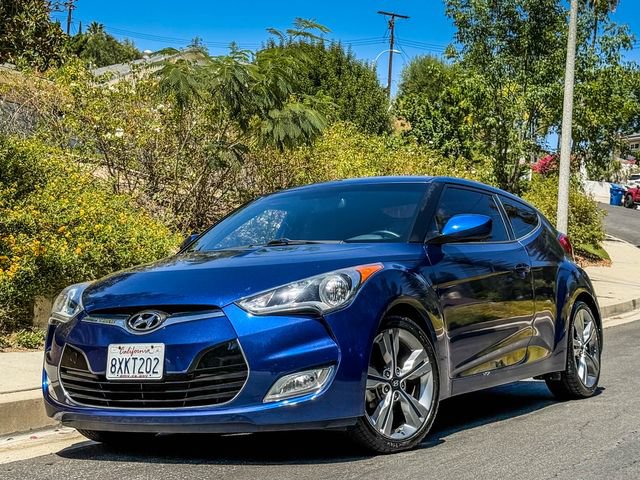Used 2017 Hyundai Veloster Value Edition FWD image 2