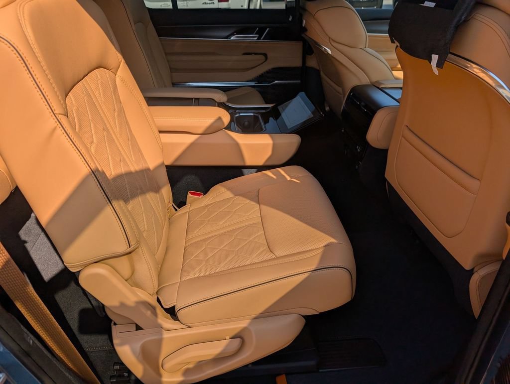 New 2026 Jeep Grand Wagoneer L Summit AWD/4WD image 30