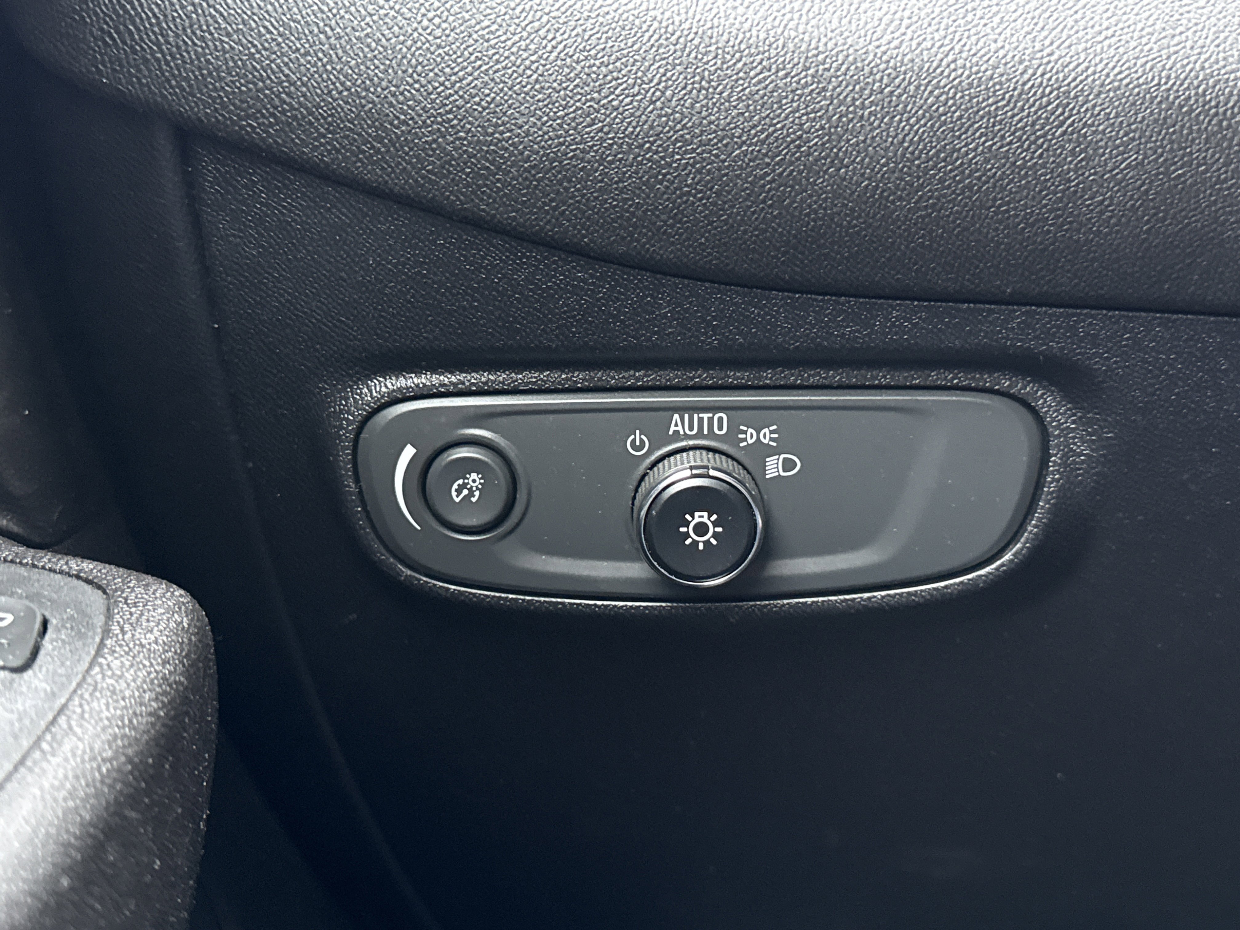 Used 2018 Chevrolet Equinox LT image 30