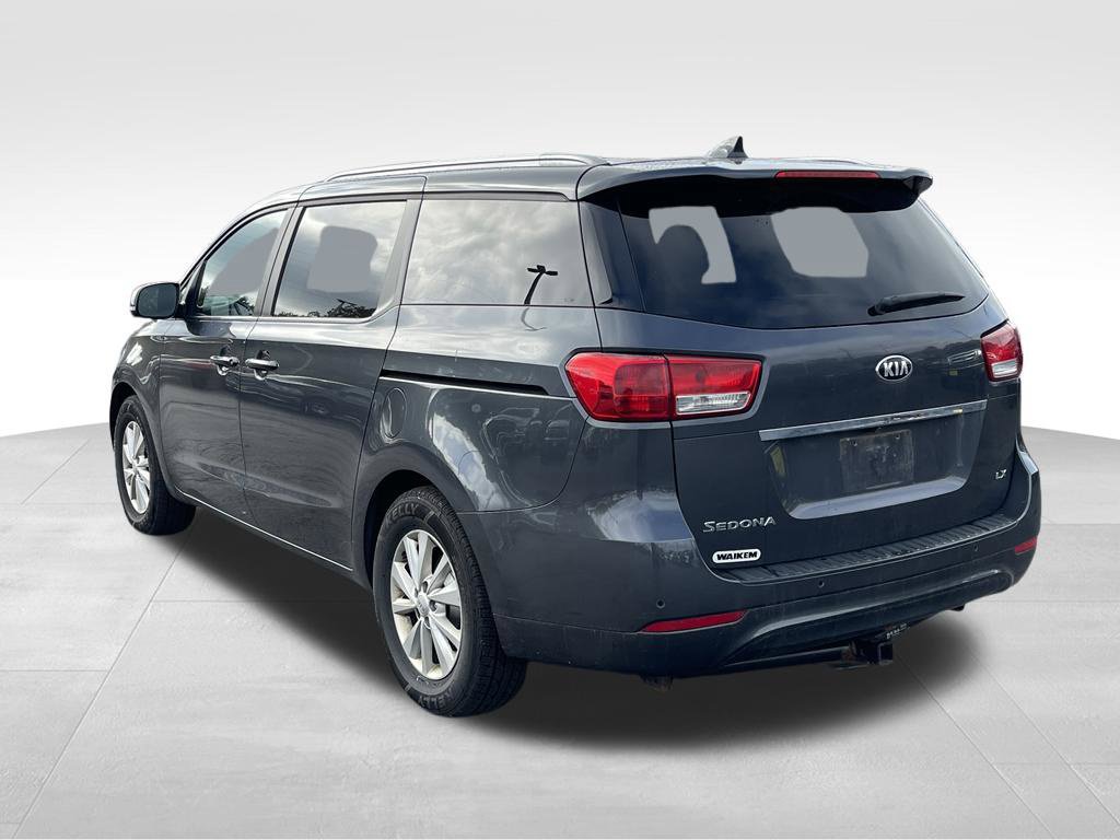 Used 2017 Kia Sedona LX w/ LX Essentials Premium Package FWD image 9