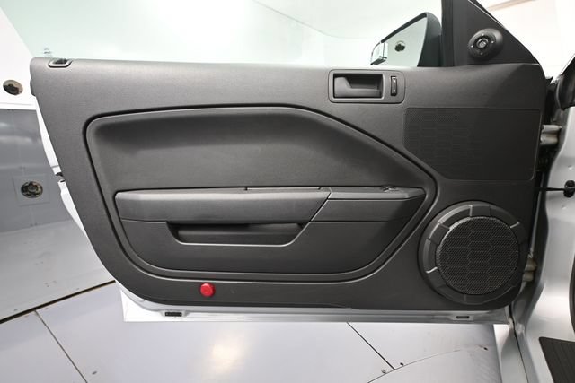 Used 2006 Ford Mustang GT RWD image 13