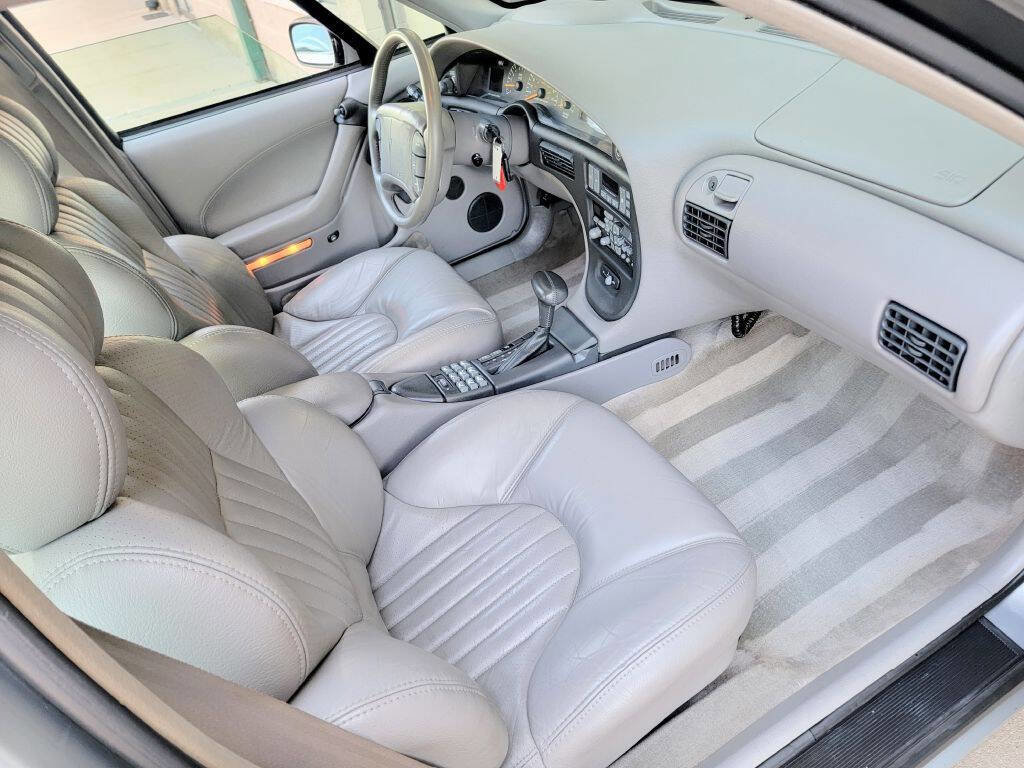 Used 1994 Pontiac Bonneville SSE FWD image 4