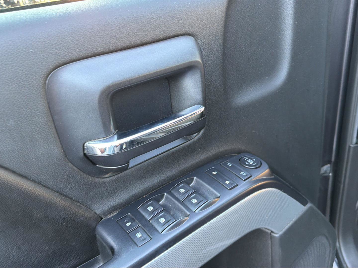 Used 2015 Chevrolet Silverado 2500 LT w/ LT Convenience Package RWD image 8