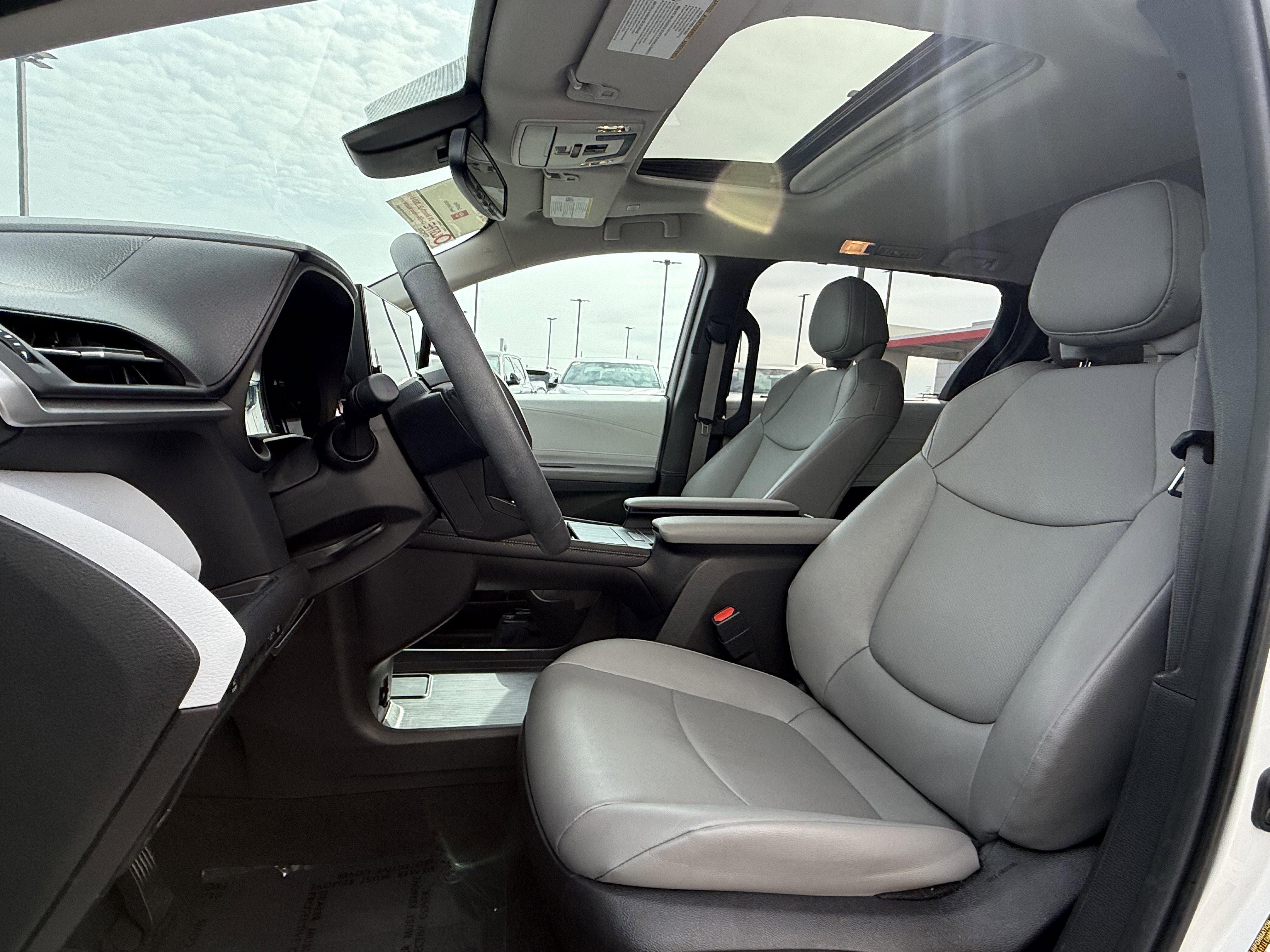 Certified 2025 Toyota Sienna XLE w/ XLE Plus Package image 5