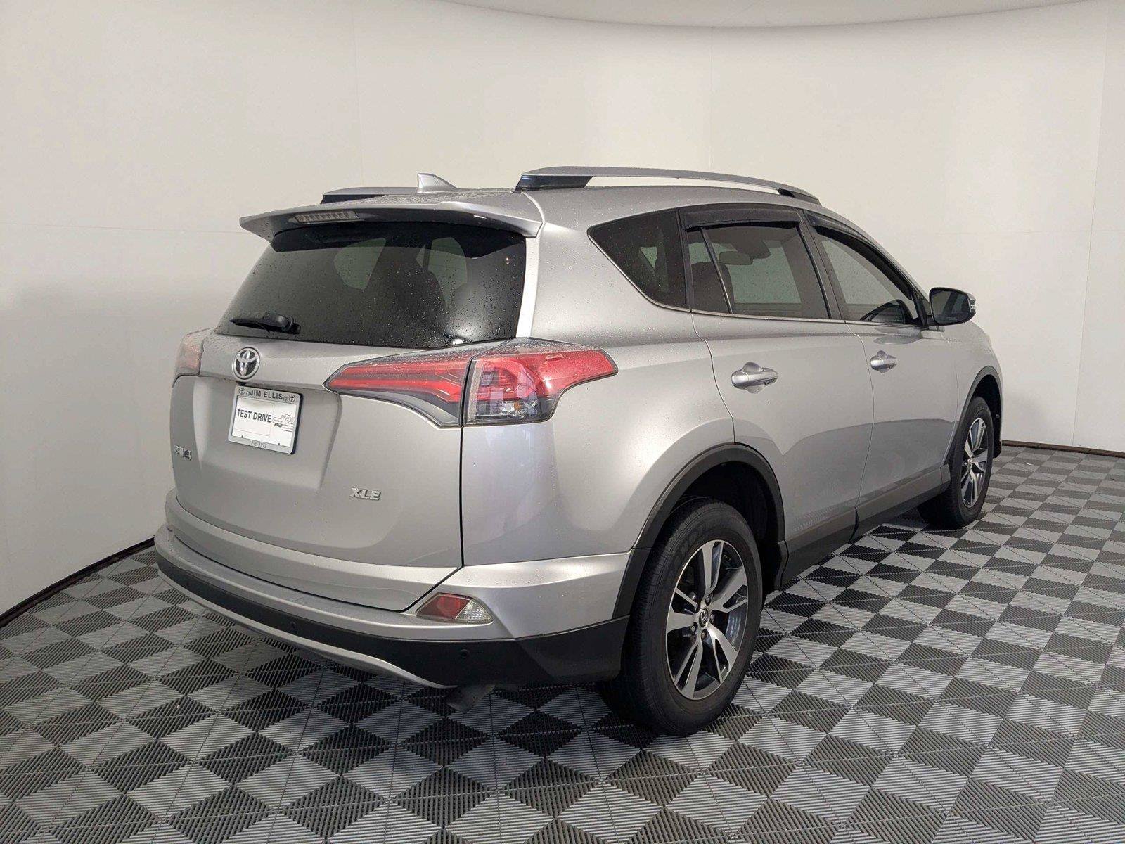 Used 2018 Toyota RAV4 XLE FWD image 5