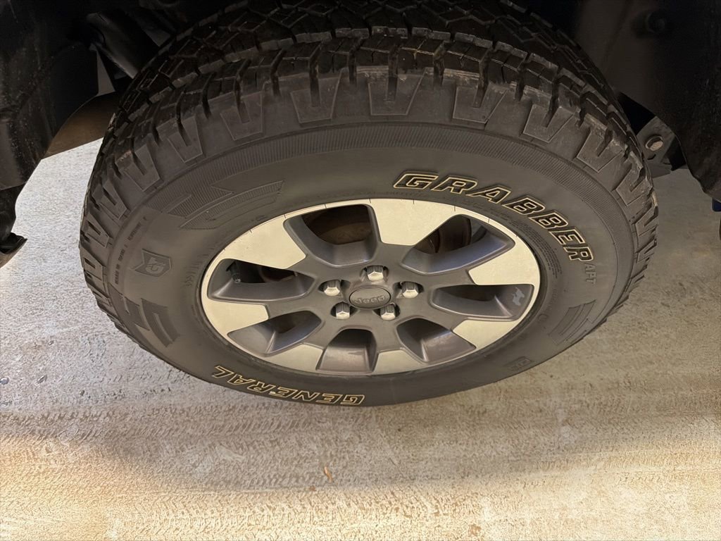 Used 2020 Jeep Wrangler Unlimited Sahara image 35