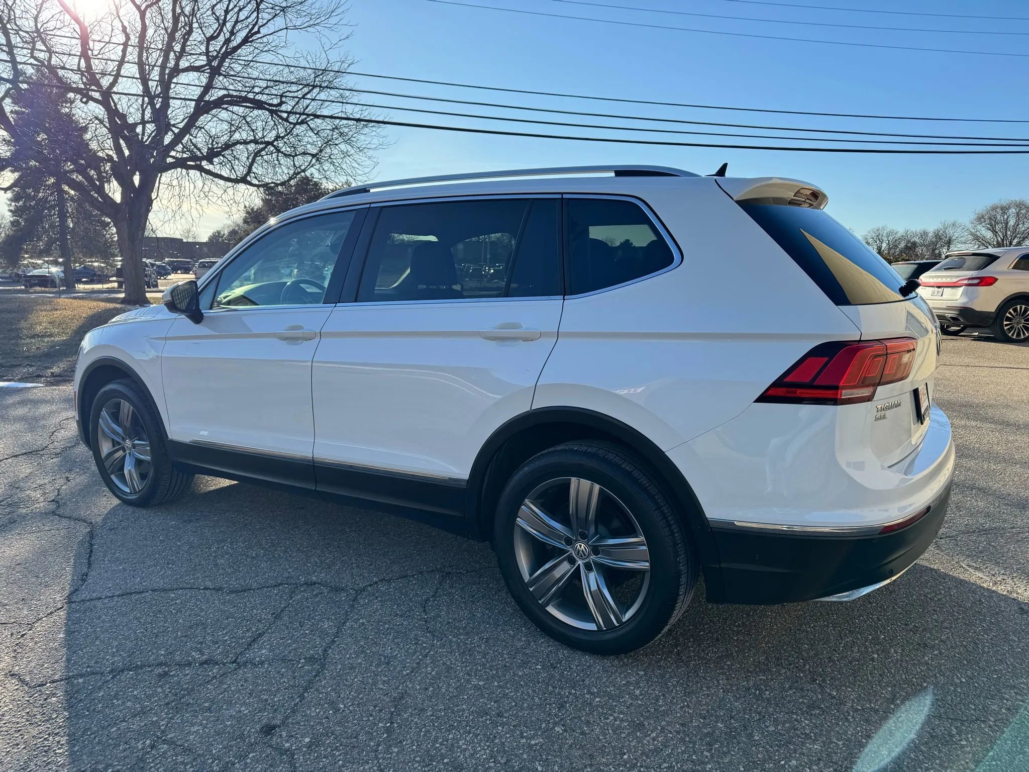 Used 2019 Volkswagen Tiguan SEL Premium w/ 3rd Row Seat Package image 6