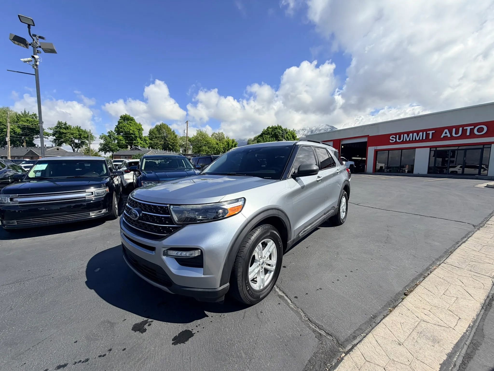 Used 2020 Ford Explorer XLT w/ Equipment Group 202A AWD/4WD image 8
