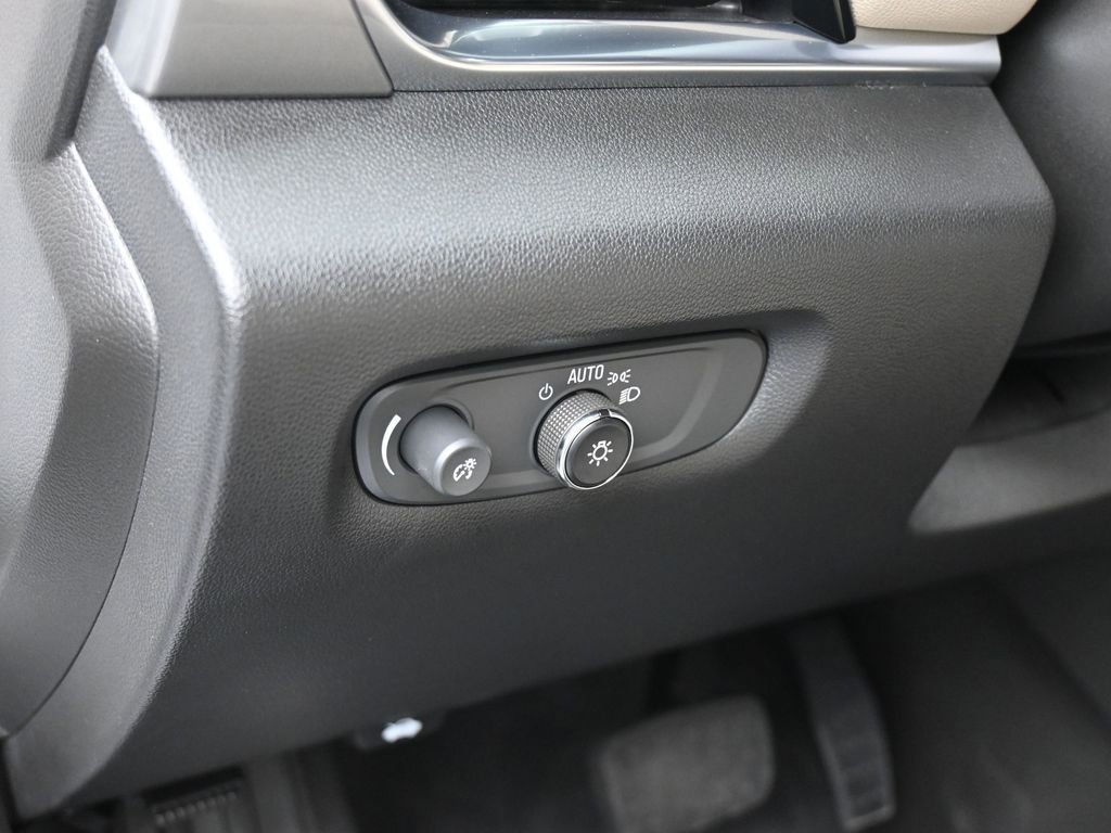 Used 2022 Chevrolet Traverse LS image 14