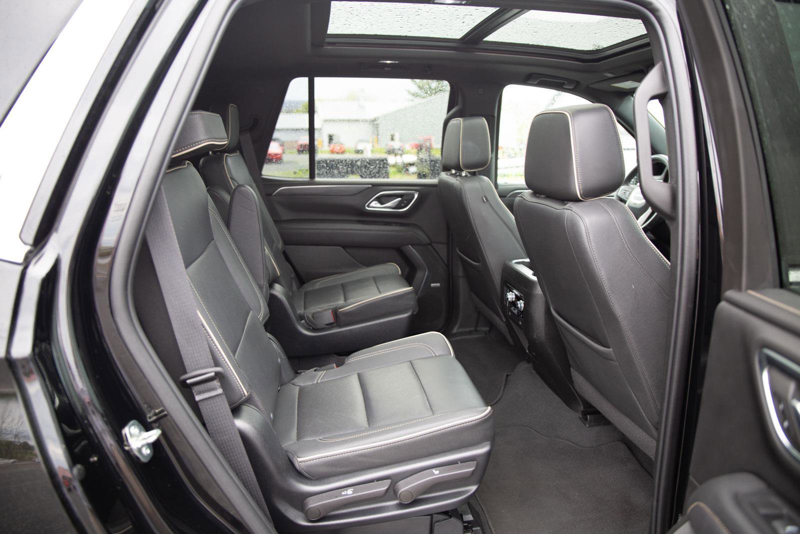 Used 2023 GMC Yukon SLT w/ SLT Premium Package AWD/4WD image 25