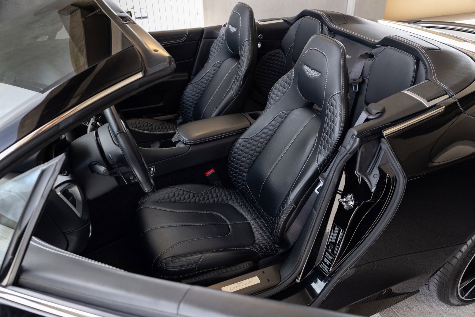 Used 2015 Aston Martin Vanquish Volante RWD image 56