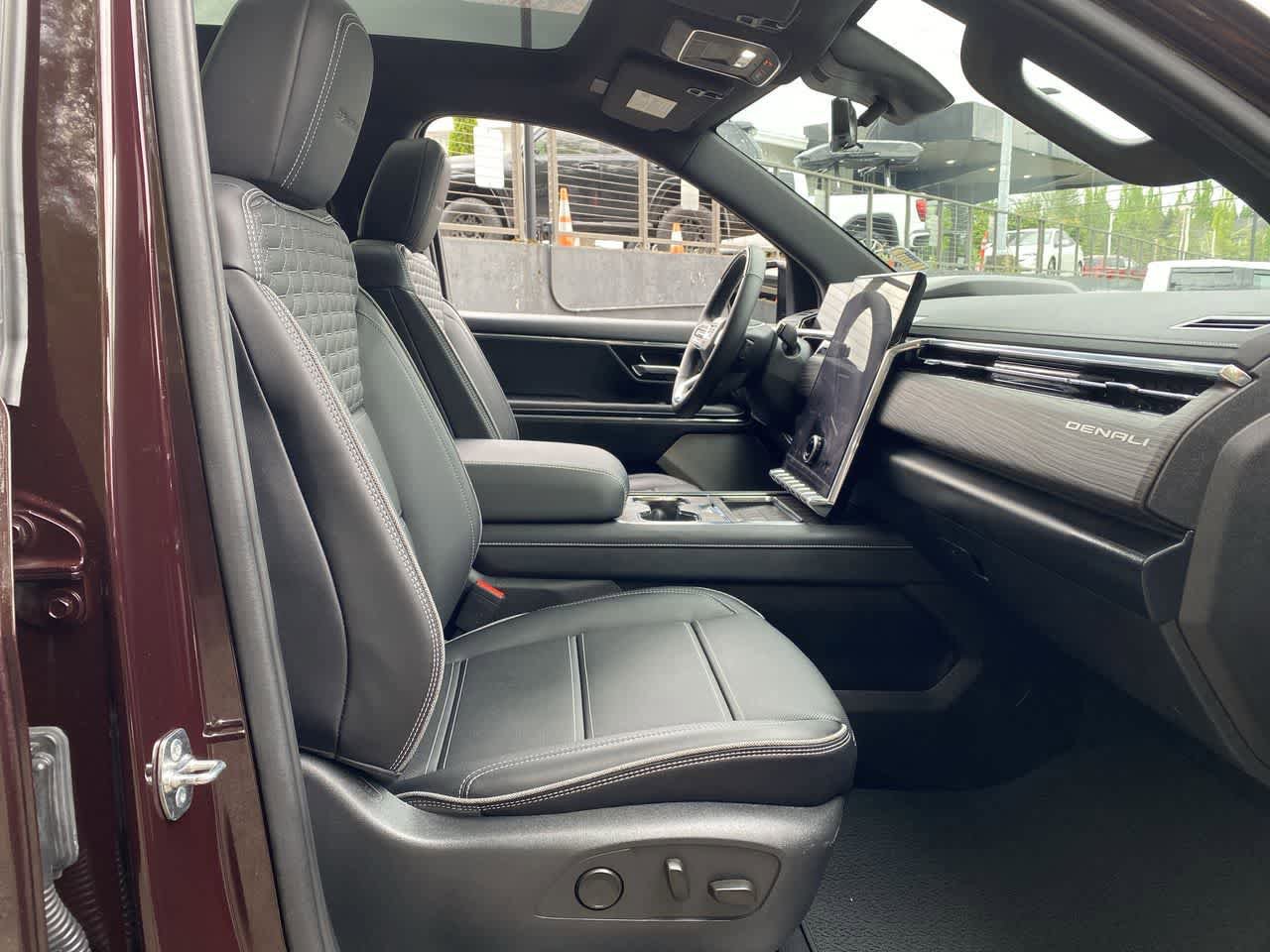 Used 2025 GMC Sierra EV Denali AWD/4WD image 18