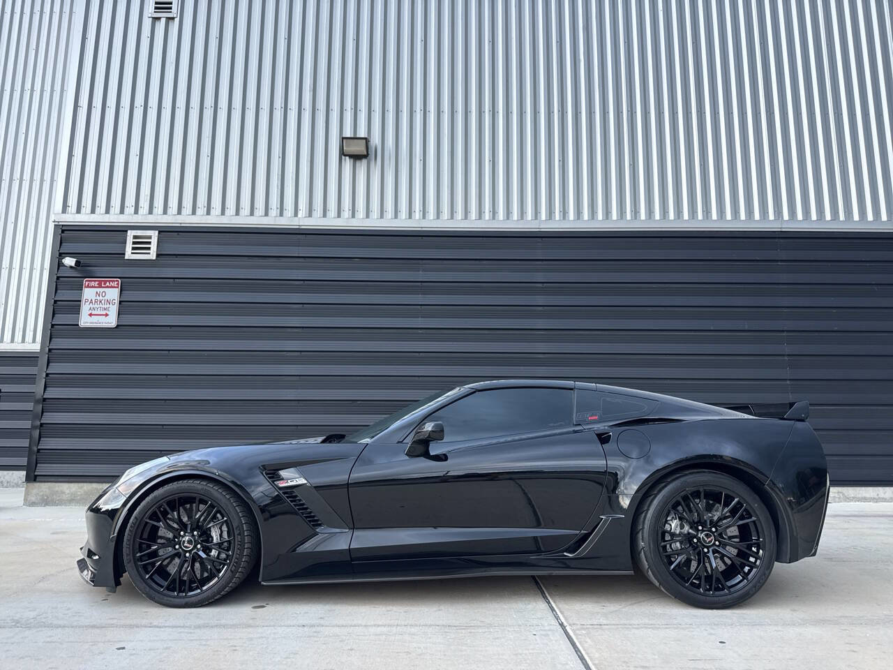 Used 2015 Chevrolet Corvette Z06 w/ 3LZ Preferred Equipment Group RWD image 11