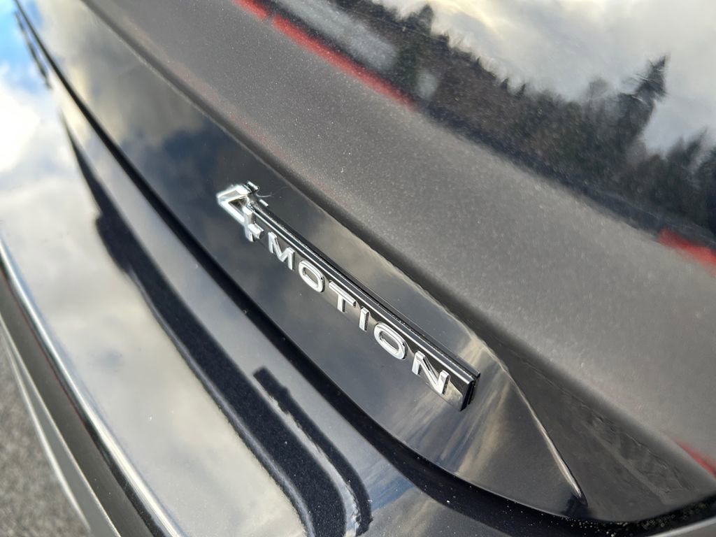 Used 2025 Volkswagen Taos SE AWD/4WD image 31